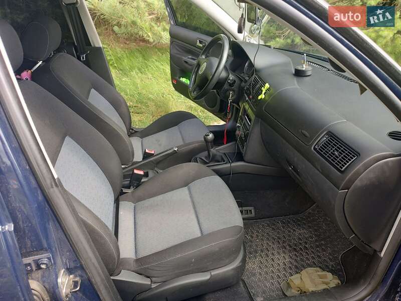 Универсал Volkswagen Golf 2003 в Ровно