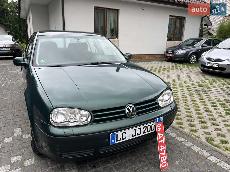 Хетчбек Volkswagen Golf 2000 в Звягелі