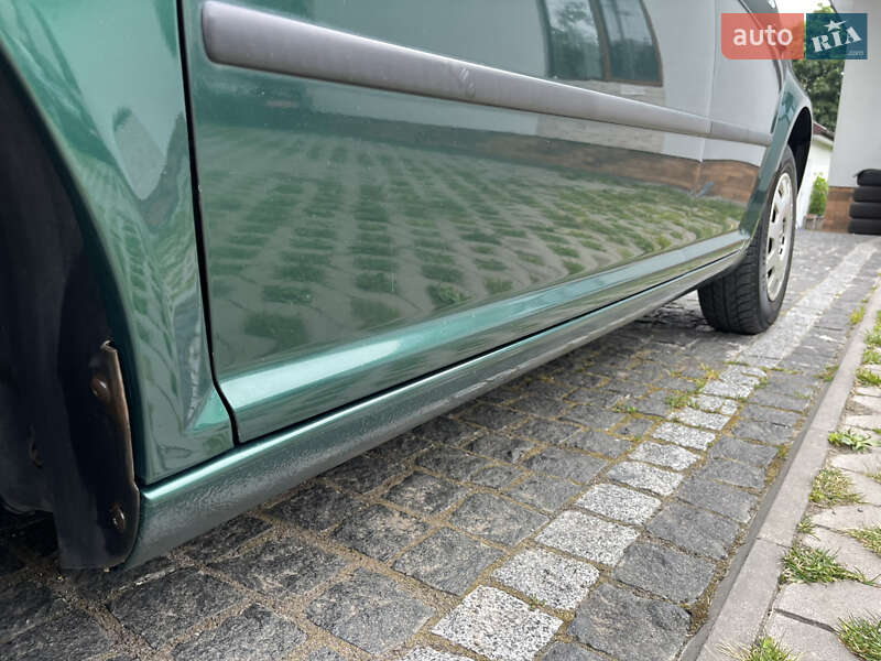 Хетчбек Volkswagen Golf 2000 в Звягелі