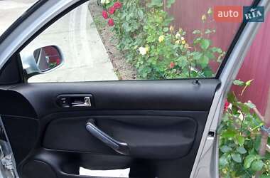Хетчбек Volkswagen Golf 2003 в 