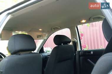 Хетчбек Volkswagen Golf 2003 в 