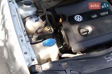 Хетчбек Volkswagen Golf 2003 в 
