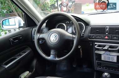 Хетчбек Volkswagen Golf 2003 в 