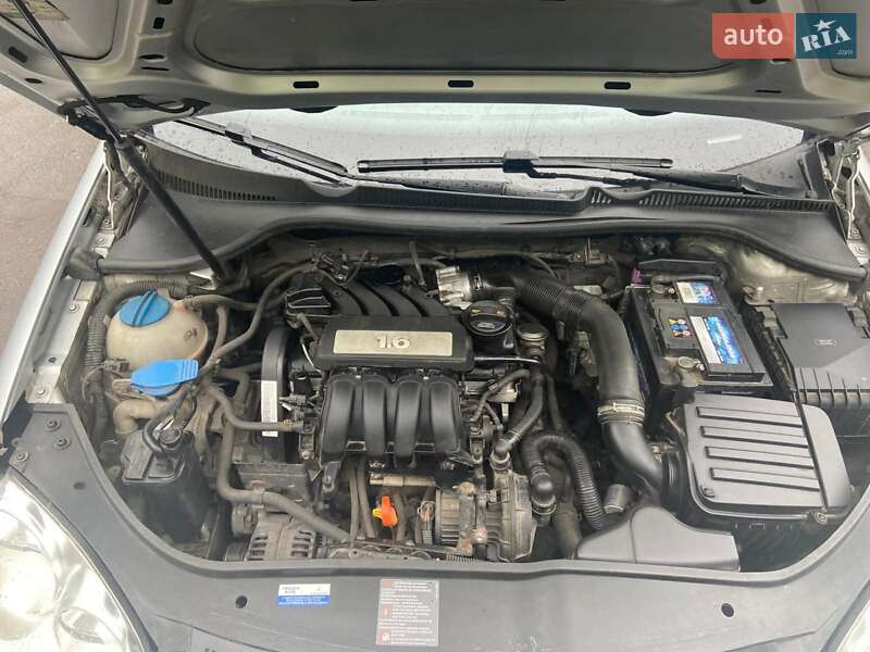 Хэтчбек Volkswagen Golf 2009 в Киеве