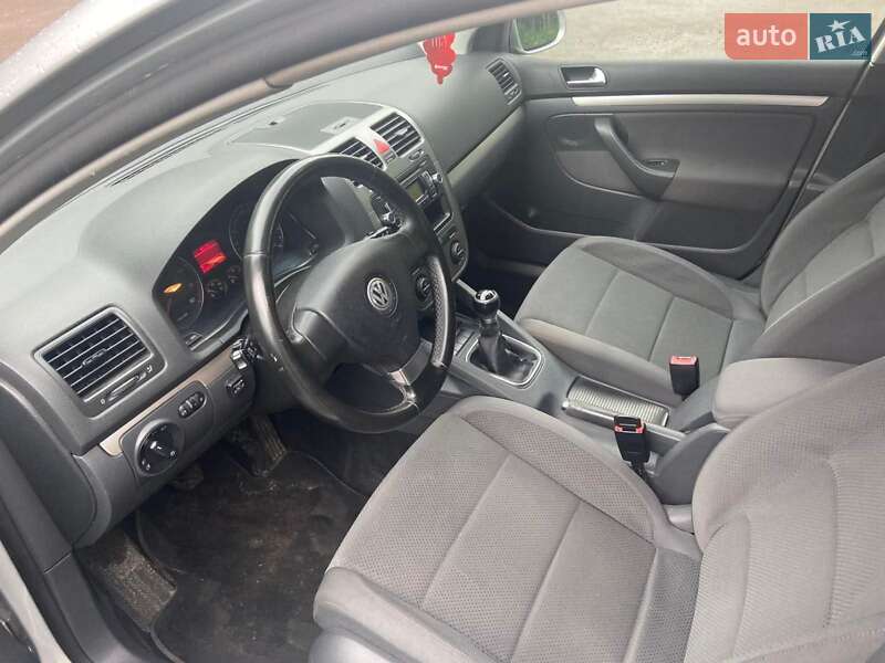 Хэтчбек Volkswagen Golf 2009 в Киеве