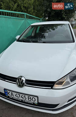 Хэтчбек Volkswagen Golf 2016 в Киеве