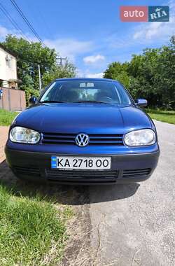 Хетчбек Volkswagen Golf 2000 в Горі