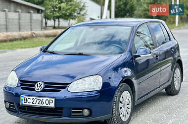 Хэтчбек Volkswagen Golf 2005 в Новояворовске