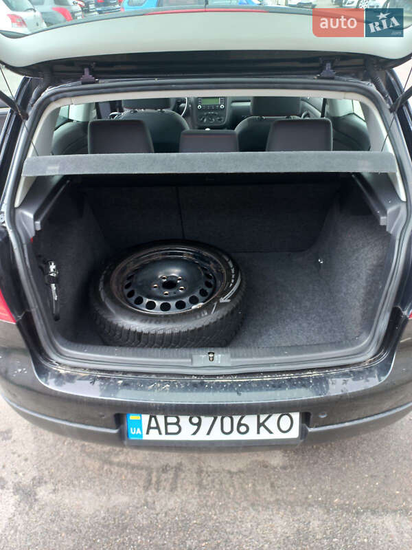 Хетчбек Volkswagen Golf 2006 в Вінниці