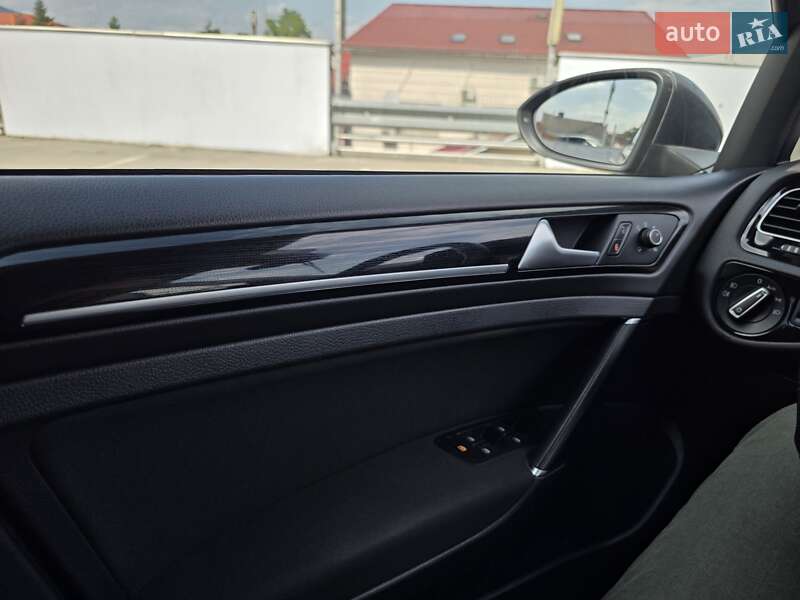 Хэтчбек Volkswagen Golf 2017 в Мукачево