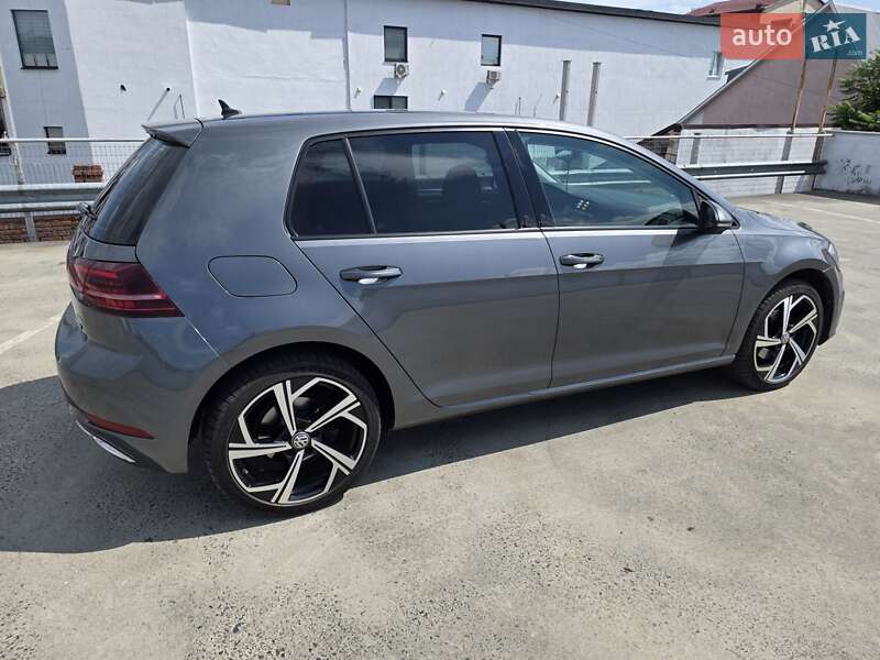 Хэтчбек Volkswagen Golf 2017 в Мукачево