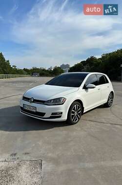 Хэтчбек Volkswagen Golf 2014 в Киеве