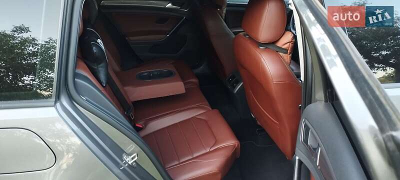 Универсал Volkswagen Golf 2014 в Вишневом