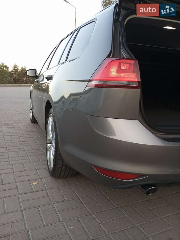 Универсал Volkswagen Golf 2014 в Вишневом