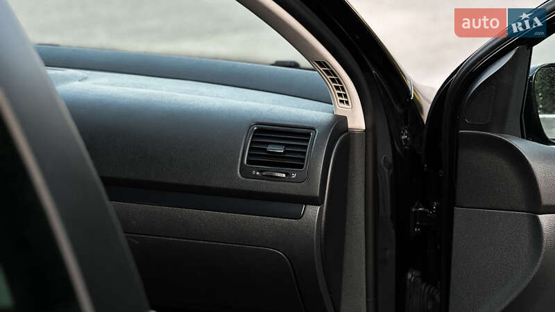 Хетчбек Volkswagen Golf 2007 в Дубні