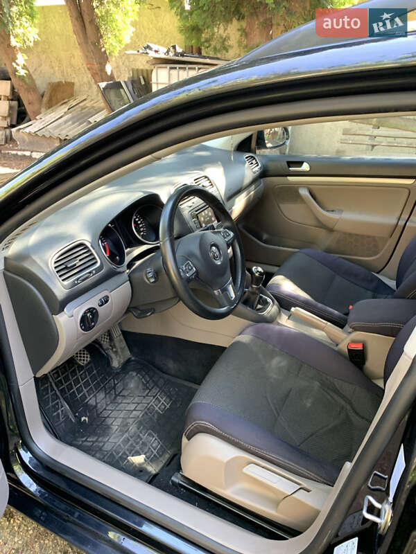 Універсал Volkswagen Golf 2013 в Самборі