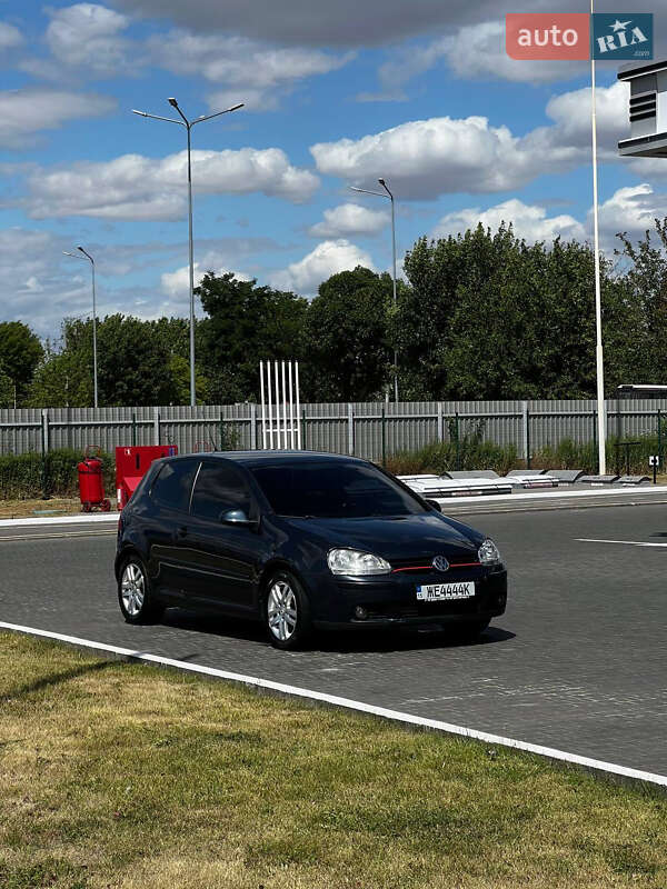 Хетчбек Volkswagen Golf 2006 в Миколаєві