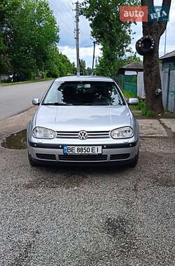 Хэтчбек Volkswagen Golf 2001 в Шостке