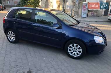 Хетчбек Volkswagen Golf 2005 в Луцьку