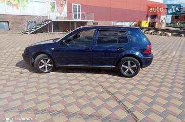 Хэтчбек Volkswagen Golf 2002 в Гайсине