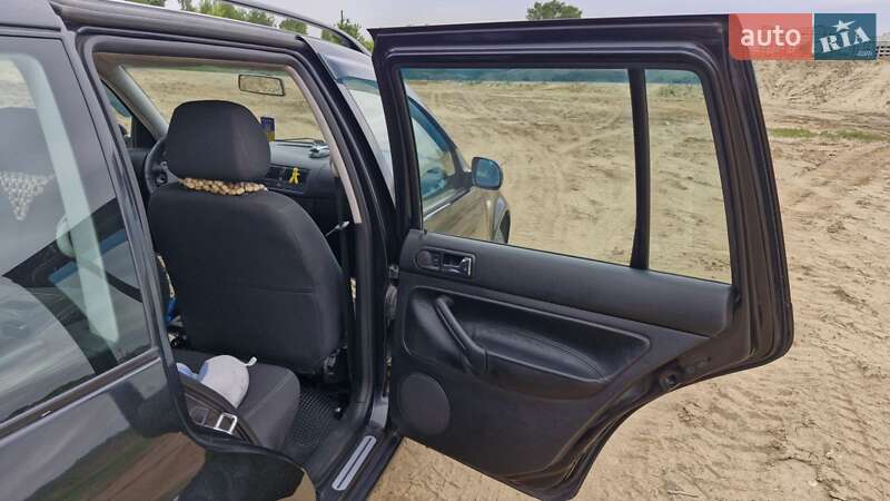 Универсал Volkswagen Golf 2001 в Киеве