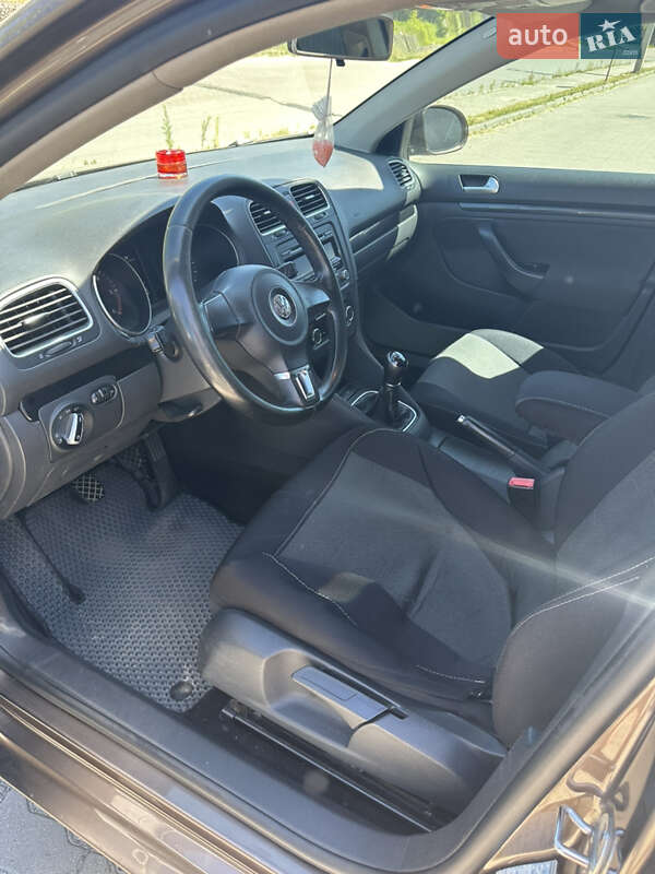 Універсал Volkswagen Golf 2013 в Львові