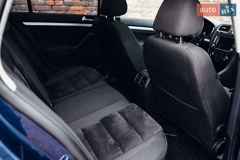 Універсал Volkswagen Golf 2011 в Вінниці