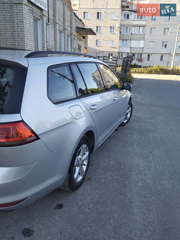 Універсал Volkswagen Golf 2013 в Золочеві