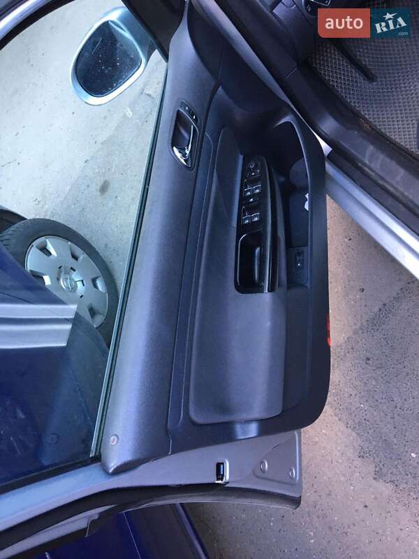 Хэтчбек Volkswagen Golf 2004 в Белой Церкви