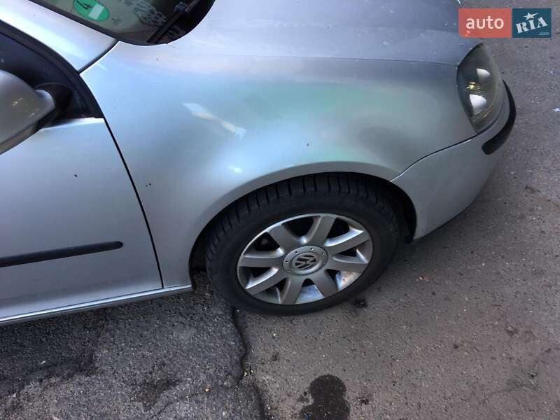 Хэтчбек Volkswagen Golf 2004 в Белой Церкви