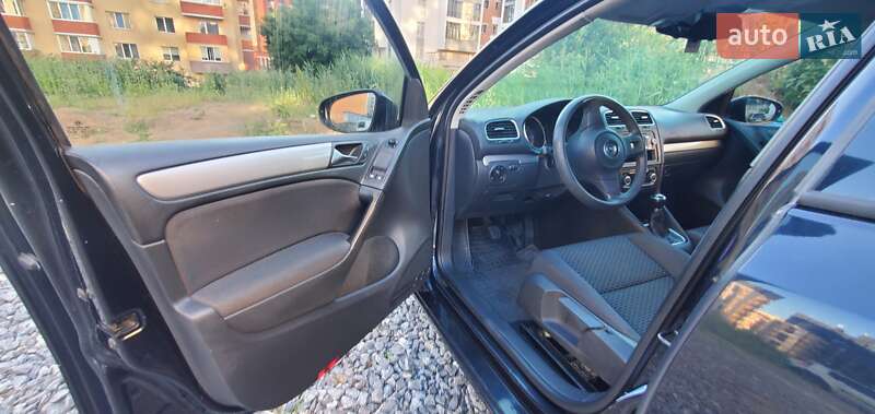 Хэтчбек Volkswagen Golf 2010 в Хмельницком