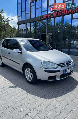Хетчбек Volkswagen Golf 2005 в Рівному