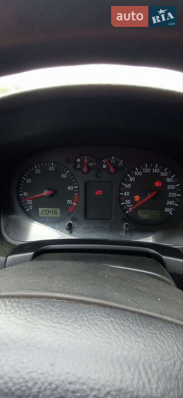 Хэтчбек Volkswagen Golf 2000 в Кременчуге