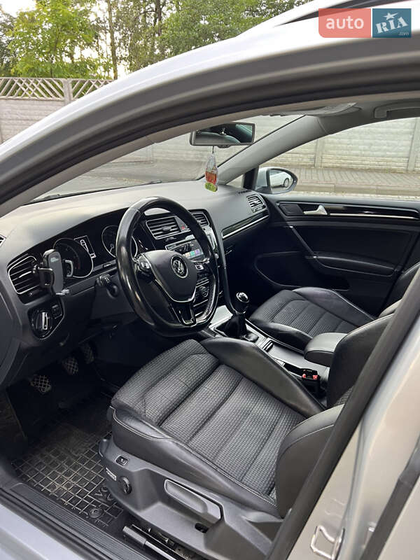 Універсал Volkswagen Golf 2015 в Івано-Франківську