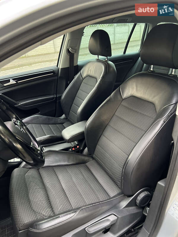 Універсал Volkswagen Golf 2015 в Івано-Франківську