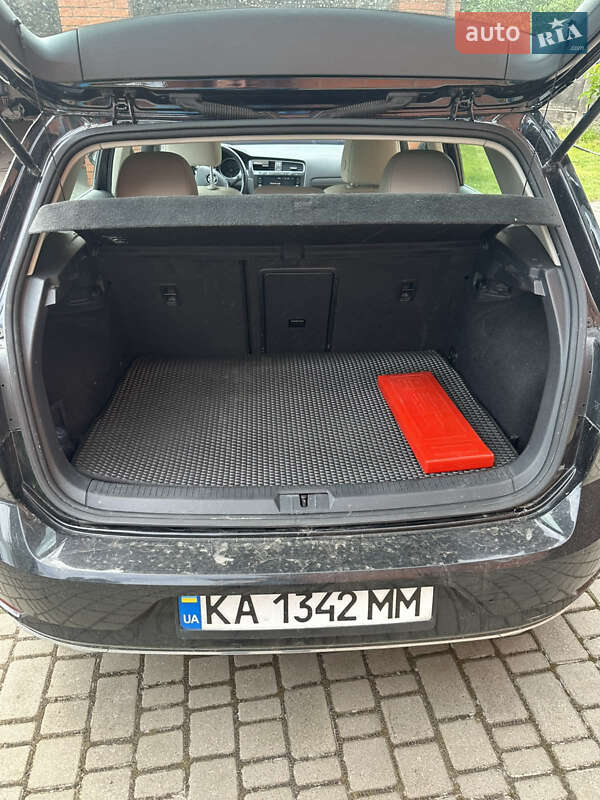 Хетчбек Volkswagen Golf 2017 в Києві