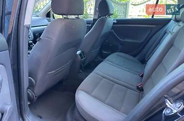 Хетчбек Volkswagen Golf 2006 в 