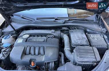 Хетчбек Volkswagen Golf 2006 в 