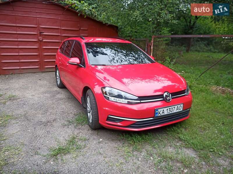 Універсал Volkswagen Golf 2017 в Києві