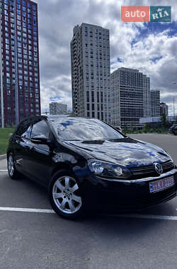 Хэтчбек Volkswagen Golf 2010 в Киеве