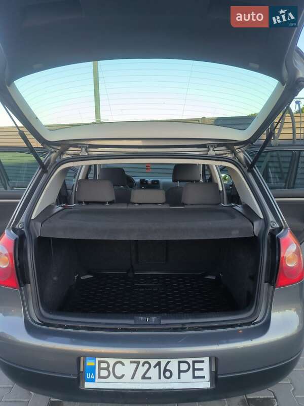 Хетчбек Volkswagen Golf 2005 в Радехові