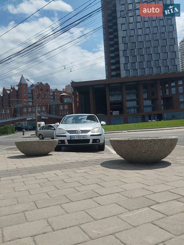 Хетчбек Volkswagen Golf 2006 в Жовтих Водах