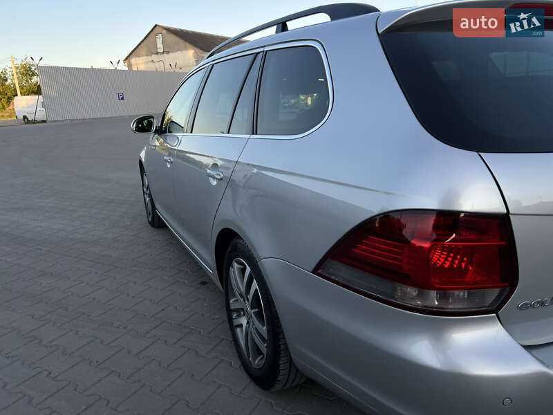 Универсал Volkswagen Golf 2010 в Кременце