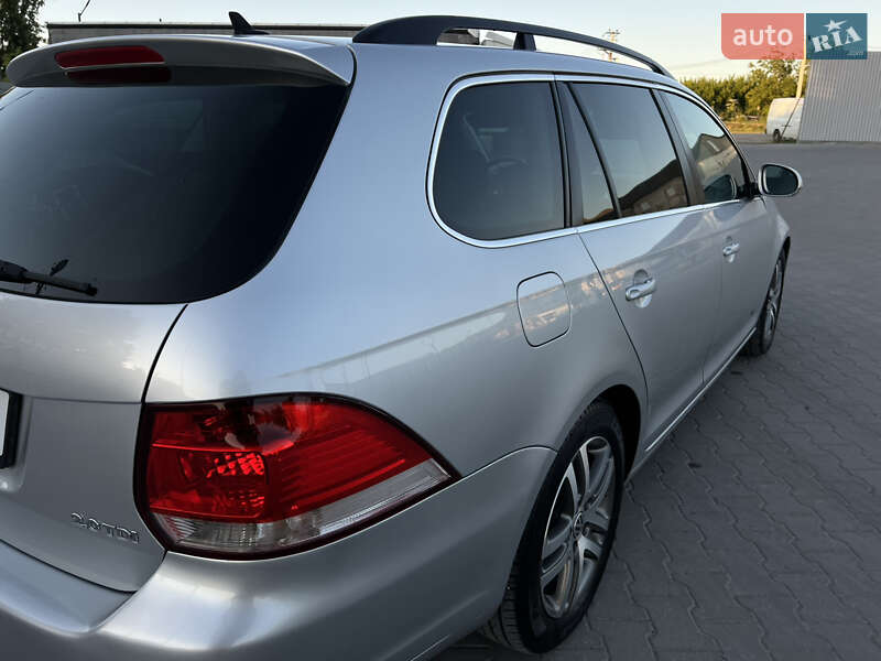 Универсал Volkswagen Golf 2010 в Кременце
