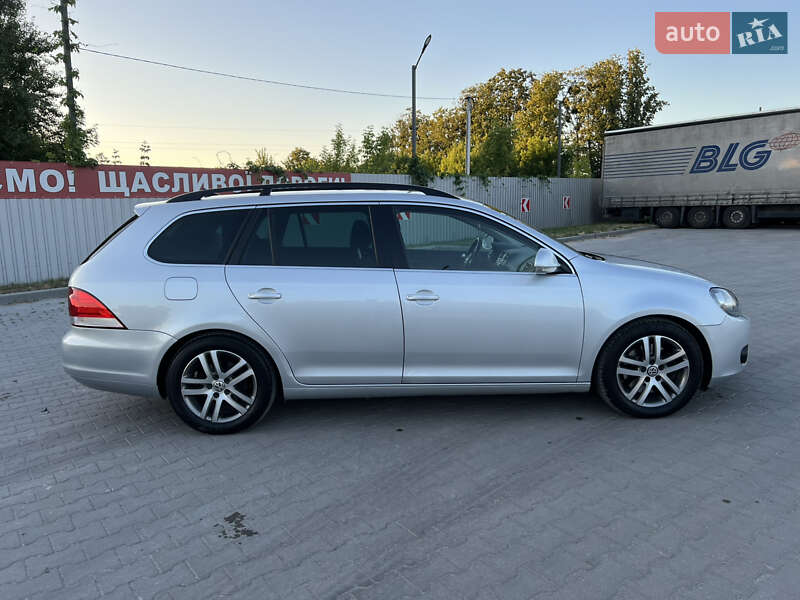 Универсал Volkswagen Golf 2010 в Кременце