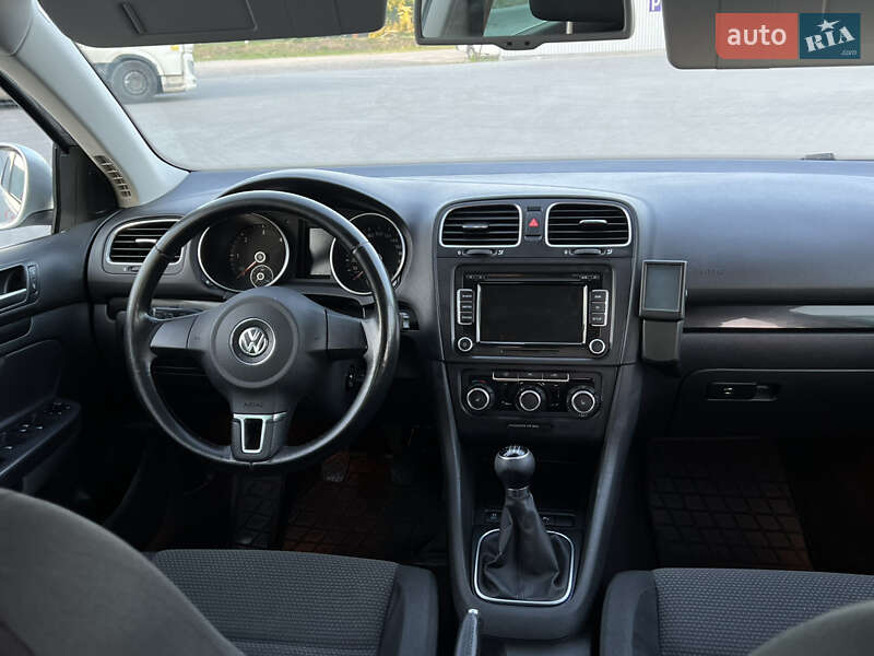 Универсал Volkswagen Golf 2010 в Кременце