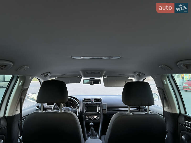 Универсал Volkswagen Golf 2010 в Кременце