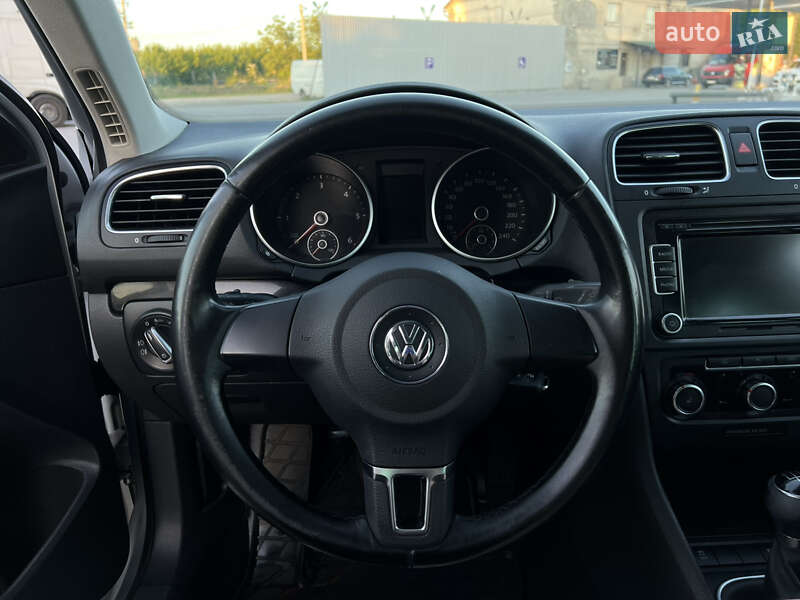 Универсал Volkswagen Golf 2010 в Кременце