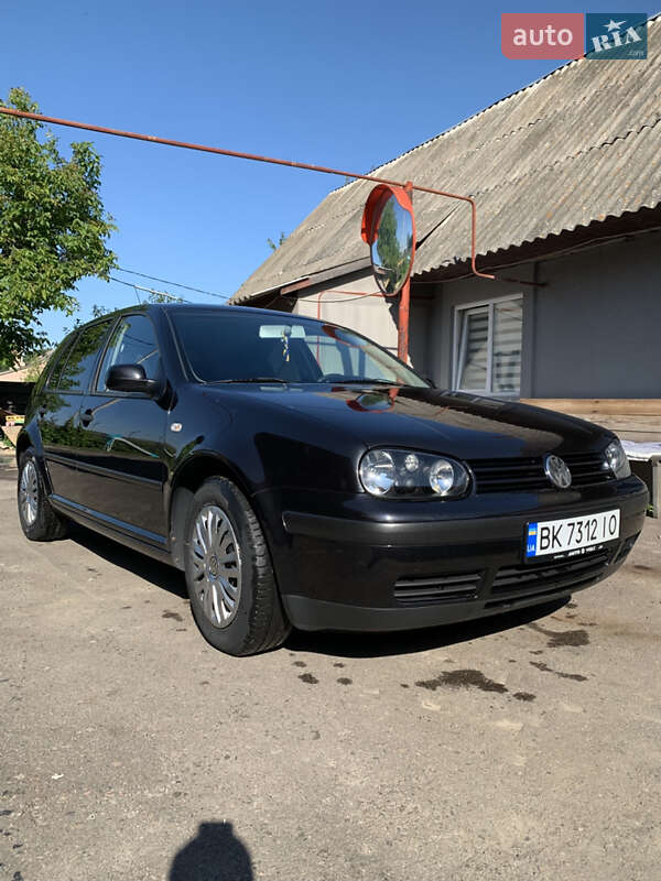 Хетчбек Volkswagen Golf 2002 в Рівному