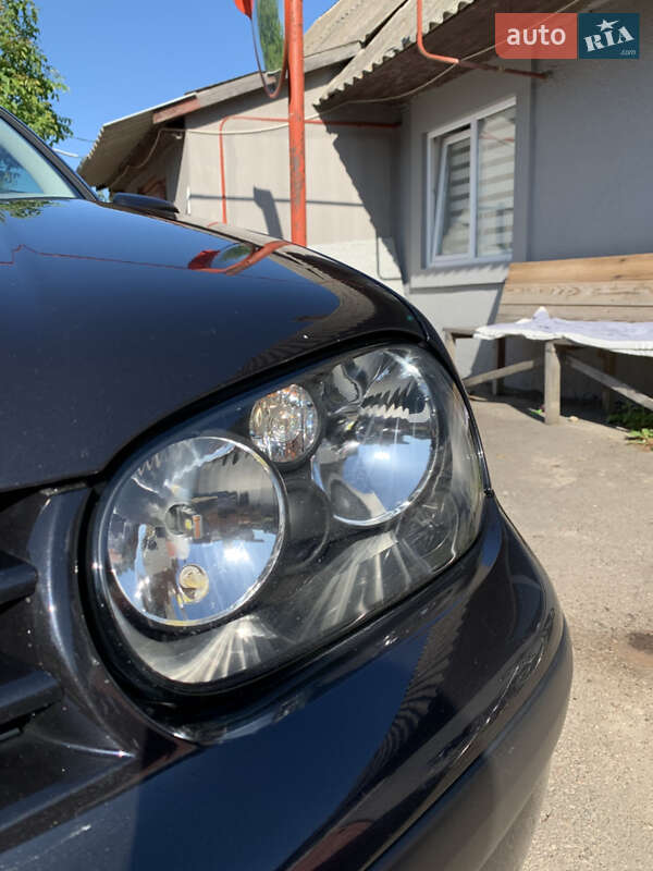 Хетчбек Volkswagen Golf 2002 в Рівному